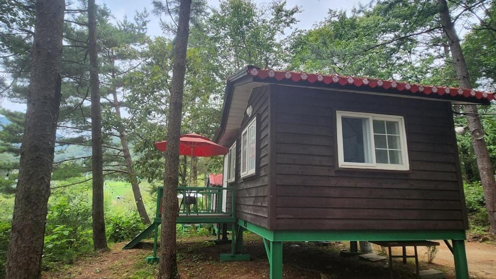 Hongcheon Gongjaksan Recreational Forest Pension Екстер'єр фото