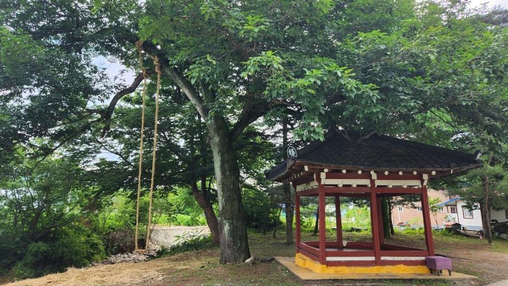 Hongcheon Gongjaksan Recreational Forest Pension Екстер'єр фото