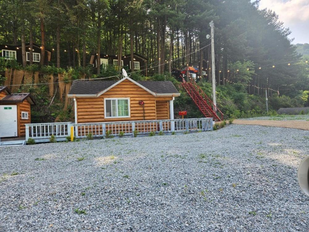 Hongcheon Gongjaksan Recreational Forest Pension Екстер'єр фото