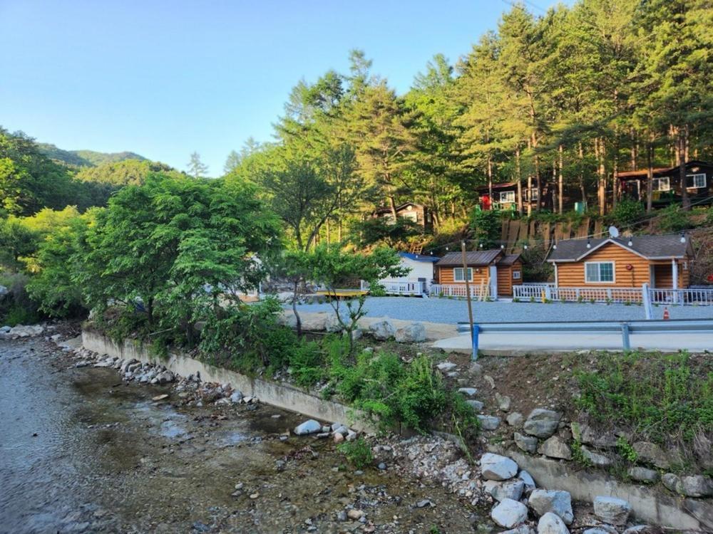 Hongcheon Gongjaksan Recreational Forest Pension Екстер'єр фото