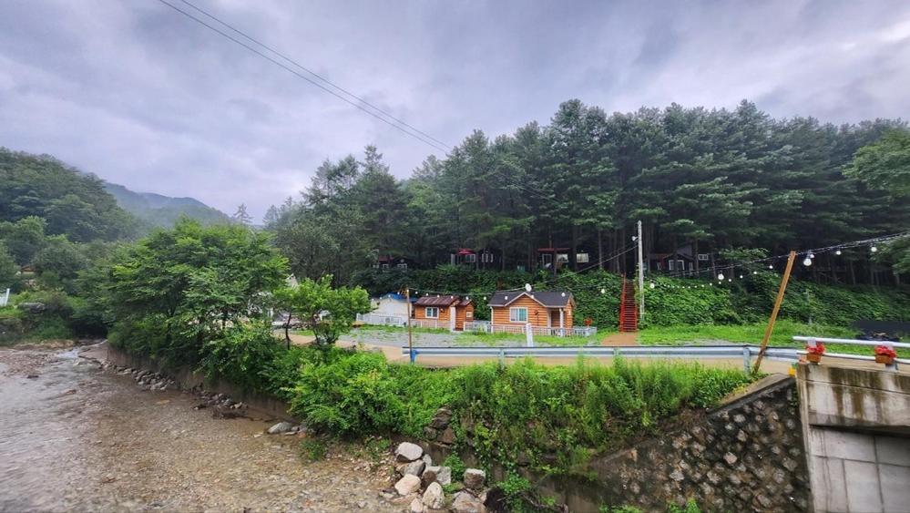 Hongcheon Gongjaksan Recreational Forest Pension Екстер'єр фото